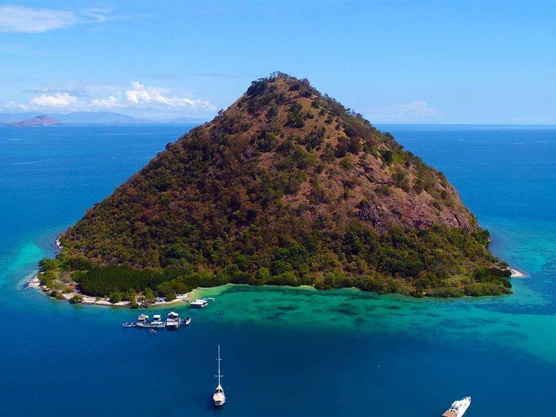 Ayana Komodo Waecicu Beach Labuan Bajo Exterior photo