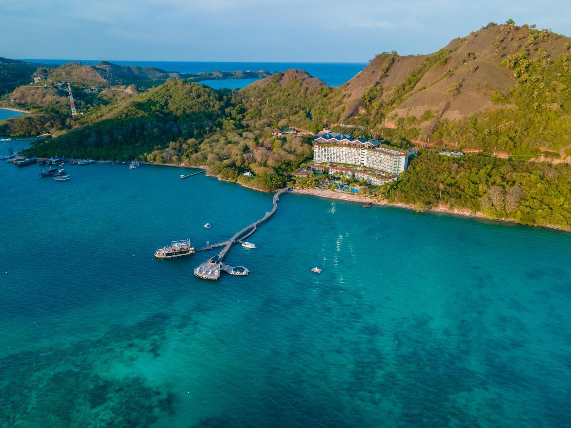 Ayana Komodo Waecicu Beach Hotel Labuan Bajo Exterior photo